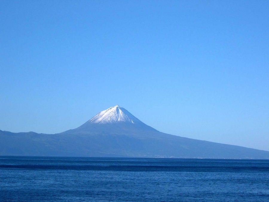 Monte Pico en la isla de San Jorge - Azores
