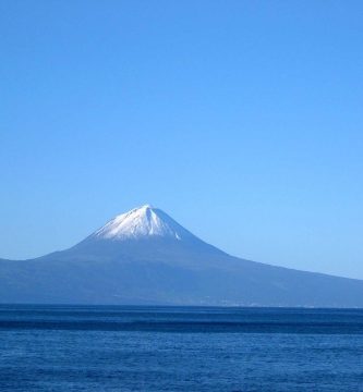 Monte Pico en la isla de San Jorge - Azores