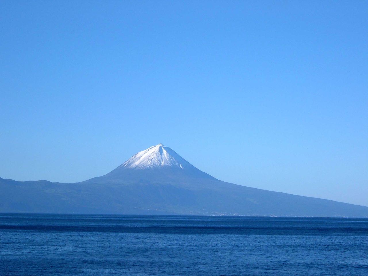 Monte Pico en la isla de San Jorge - Azores