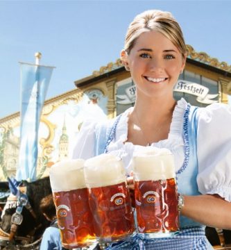 Oktoberfest München Chica cervezas