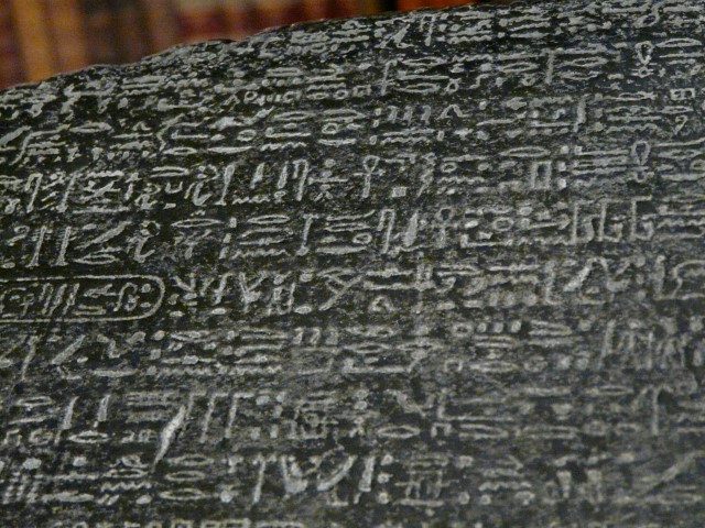 Detalle de la Piedra Rosetta